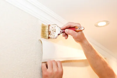 Pose de papier peint à Nancras — revêtements muraux et toiles de verre